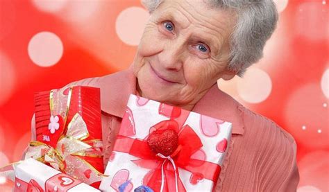 Идеи подарков для пожилой женщины на день рождения